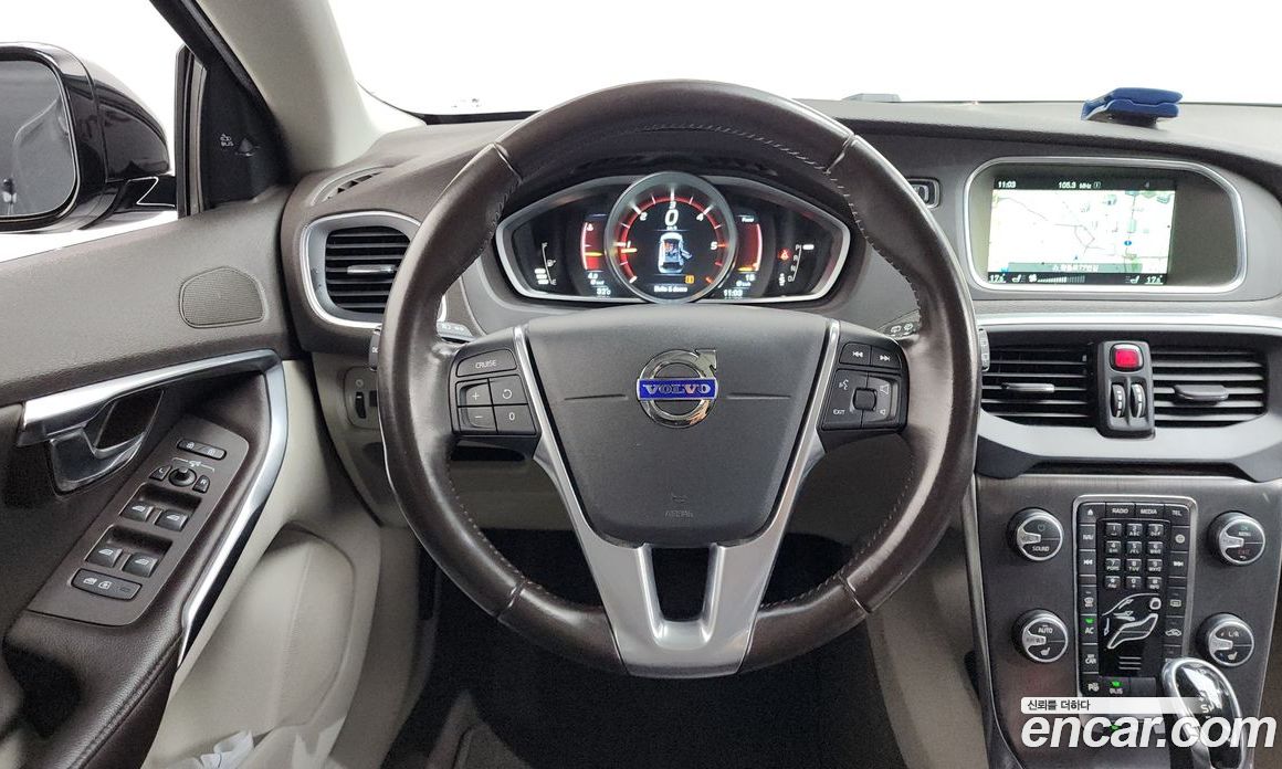 Volvo V40 Cross-country фото 15