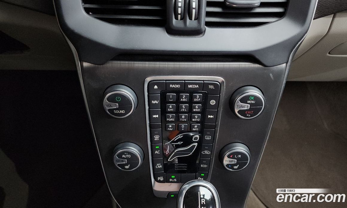 Volvo V40 Cross-country фото 17