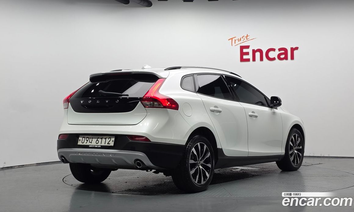 Volvo V40 Cross-country фото 2
