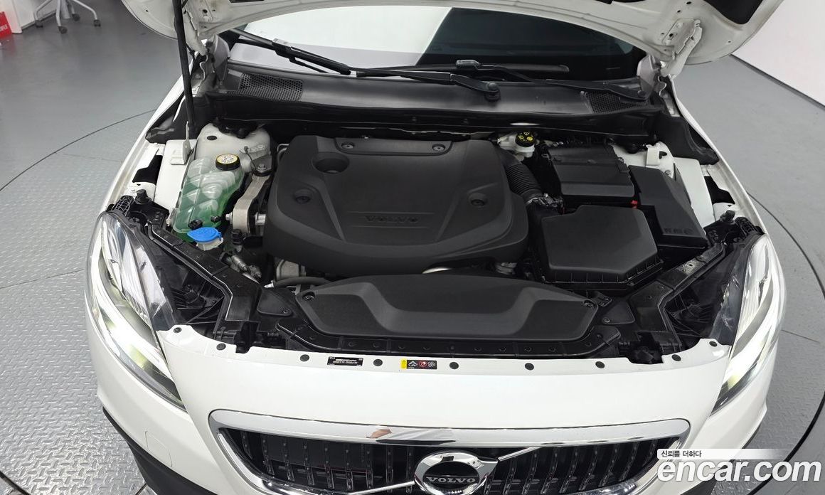Volvo V40 Cross-country фото 6