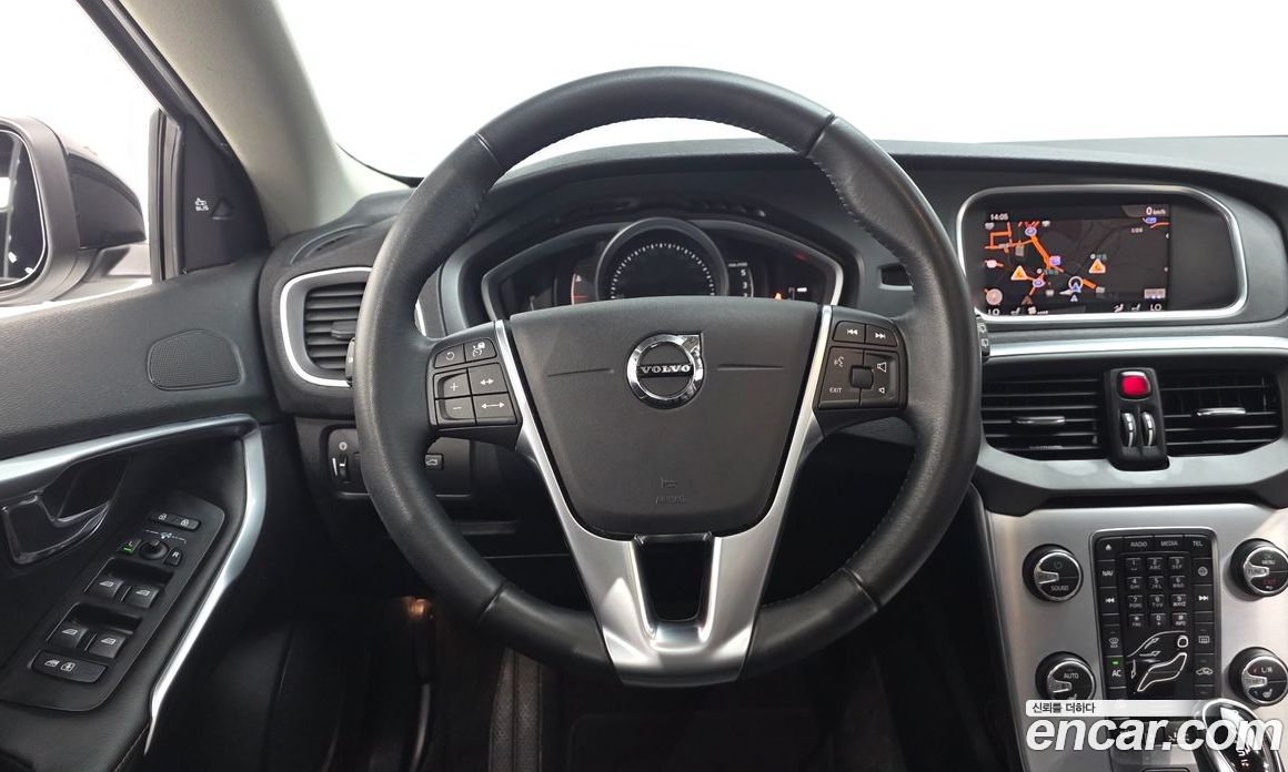 Volvo V40 Cross-country фото 12