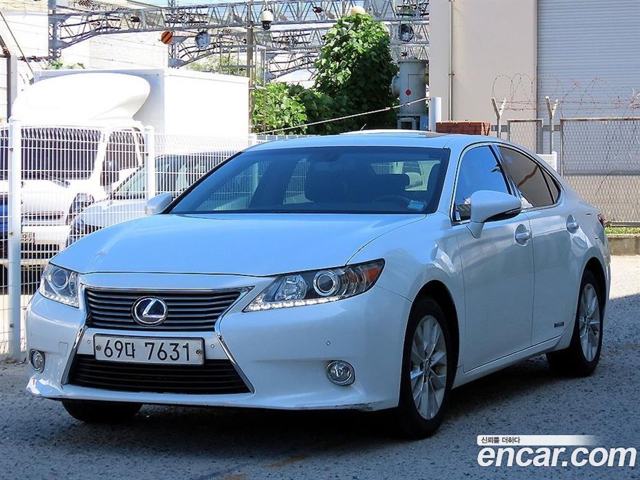 Lexus ES300h фото 2