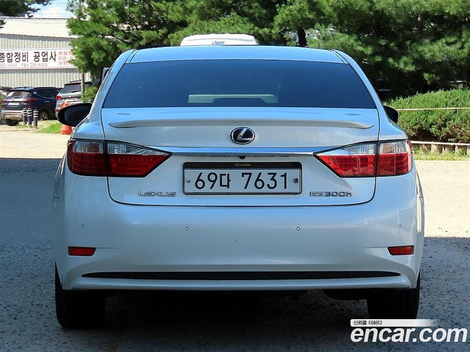 Lexus ES300h фото 4