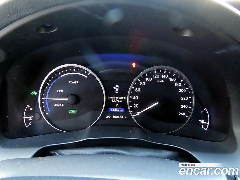 Lexus ES300h фото 9