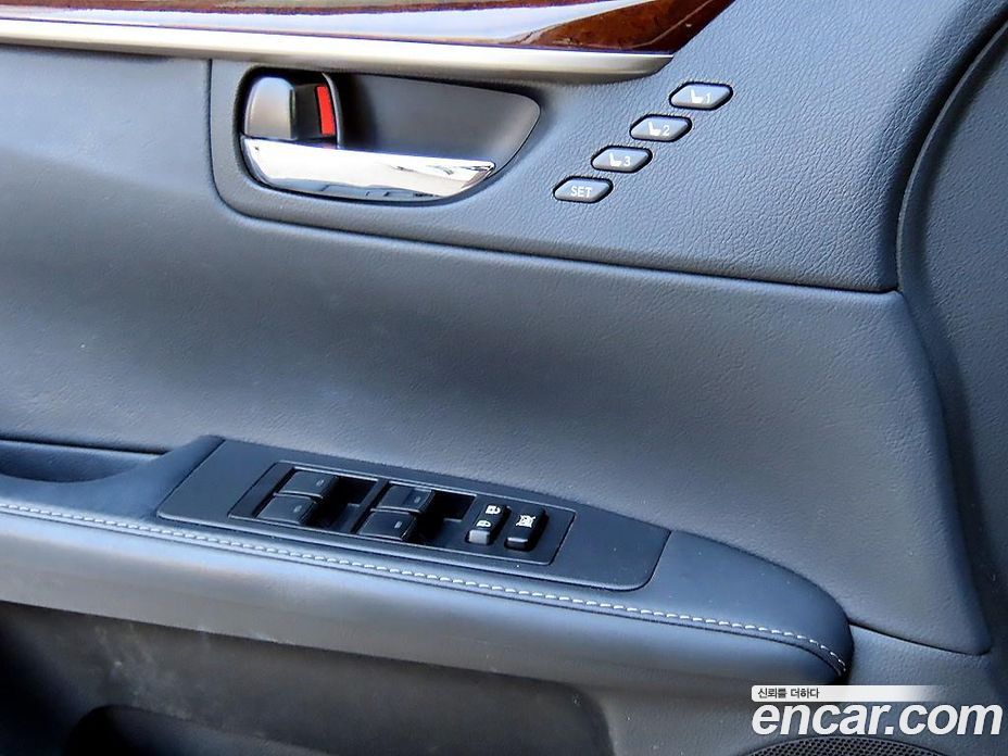 Lexus ES300h фото 11
