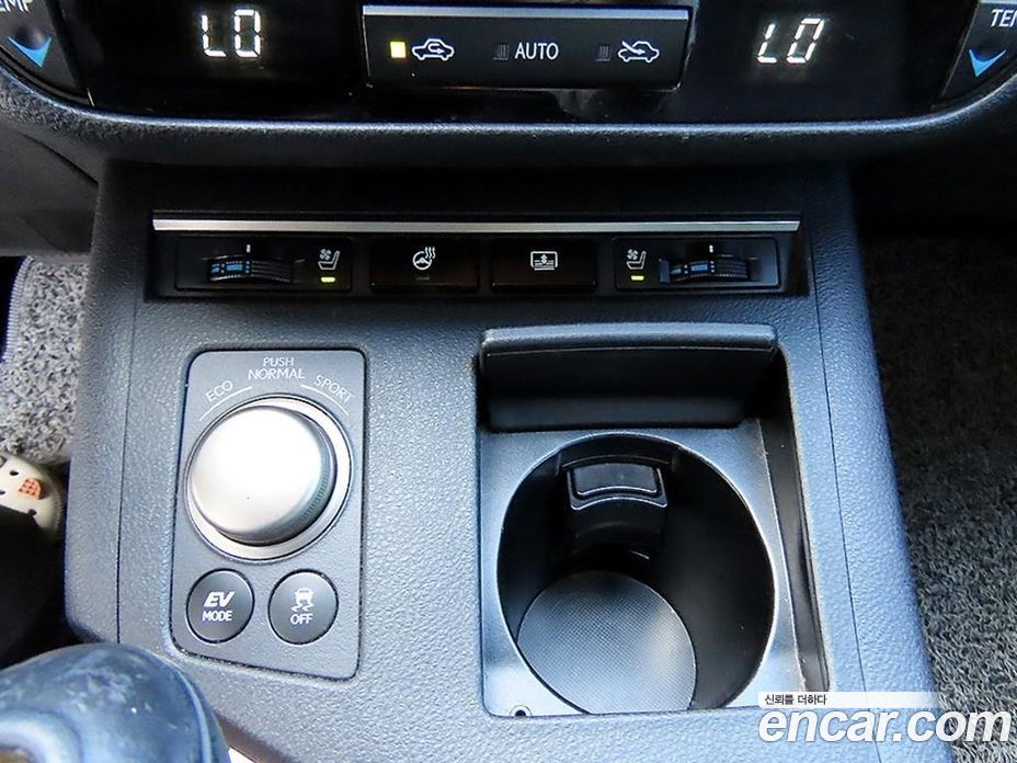 Lexus ES300h фото 12
