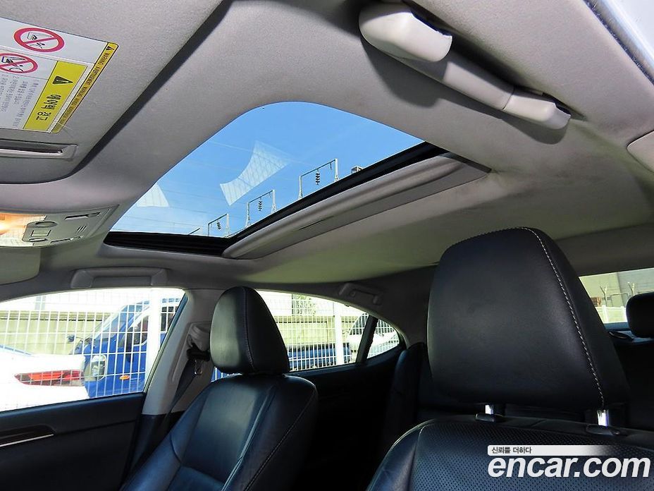 Lexus ES300h фото 18