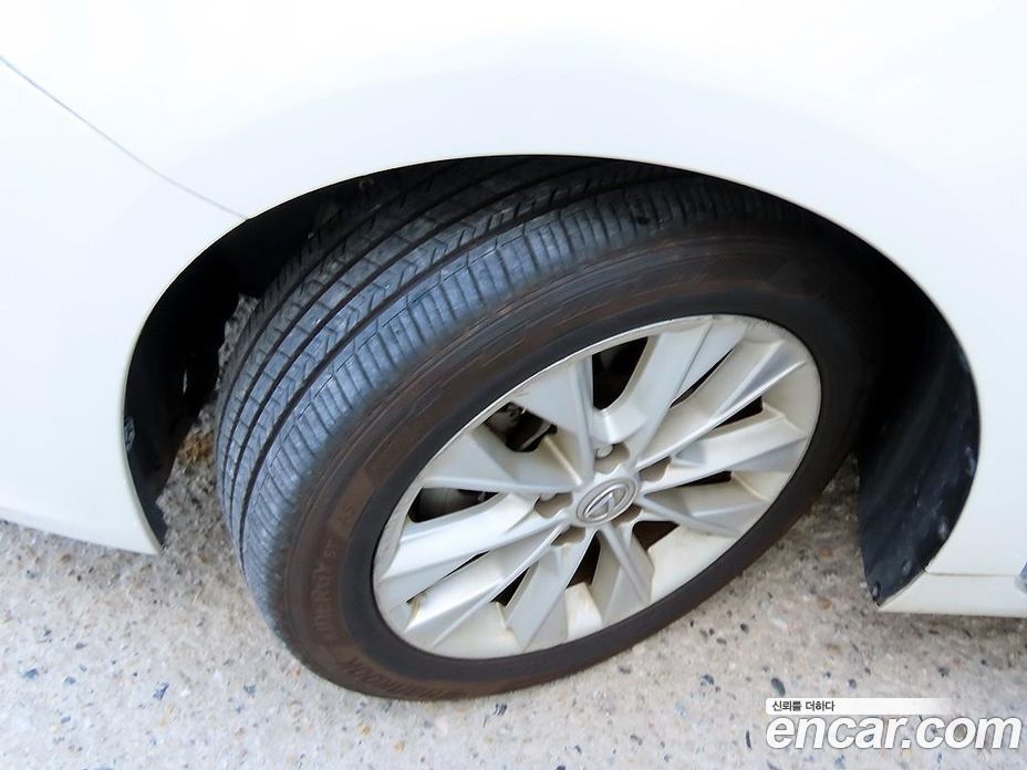Lexus ES300h фото 19
