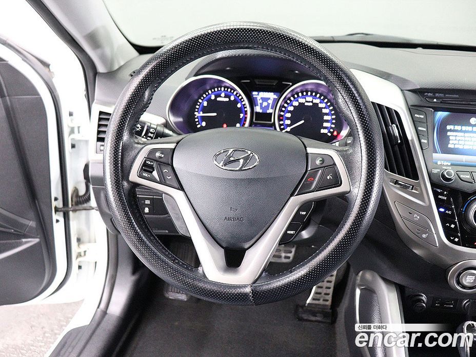 Hyundai Veloster фото 15