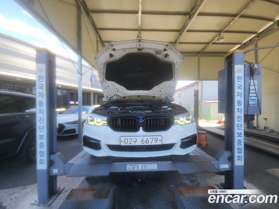 BMW 5-Series (G30)