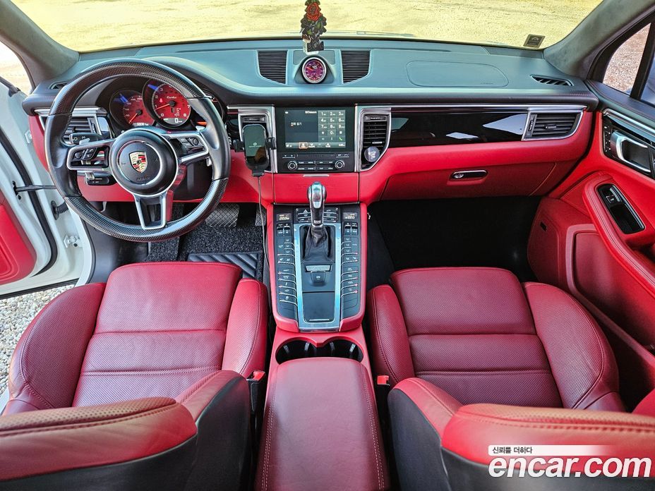Porsche Macan фото 6