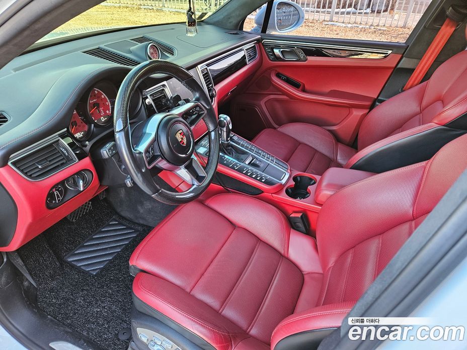 Porsche Macan фото 7