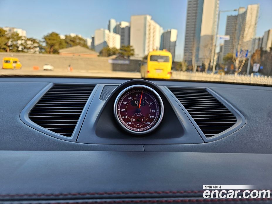 Porsche Macan фото 10