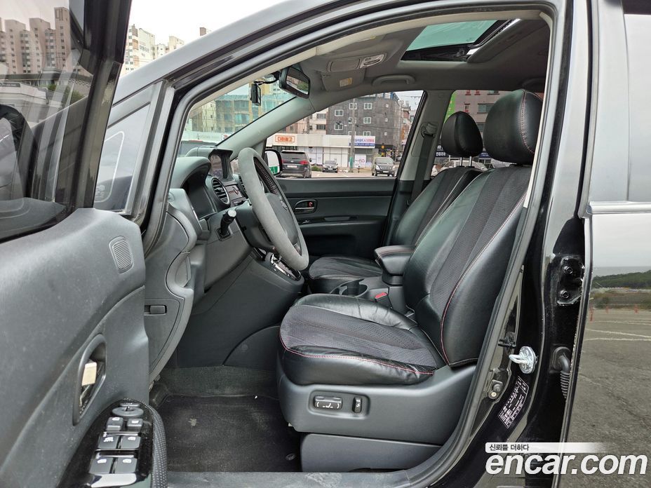 Kia Carens 2nd Gen фото 8