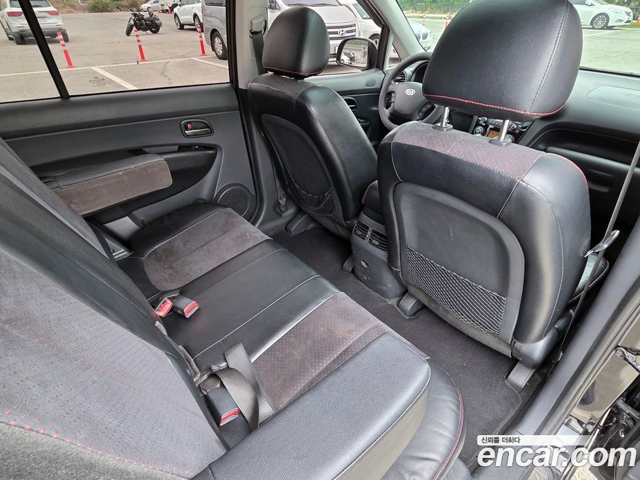 Kia Carens 2nd Gen фото 12