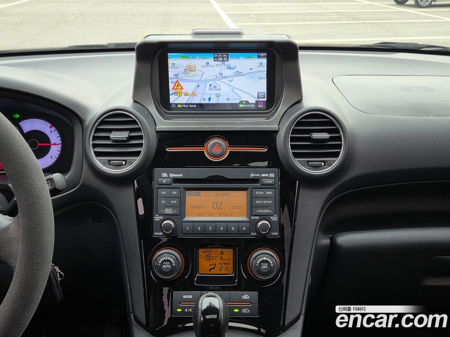 Kia Carens 2nd Gen фото 15
