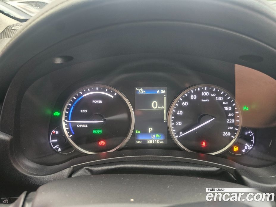 Lexus NX300h фото 10