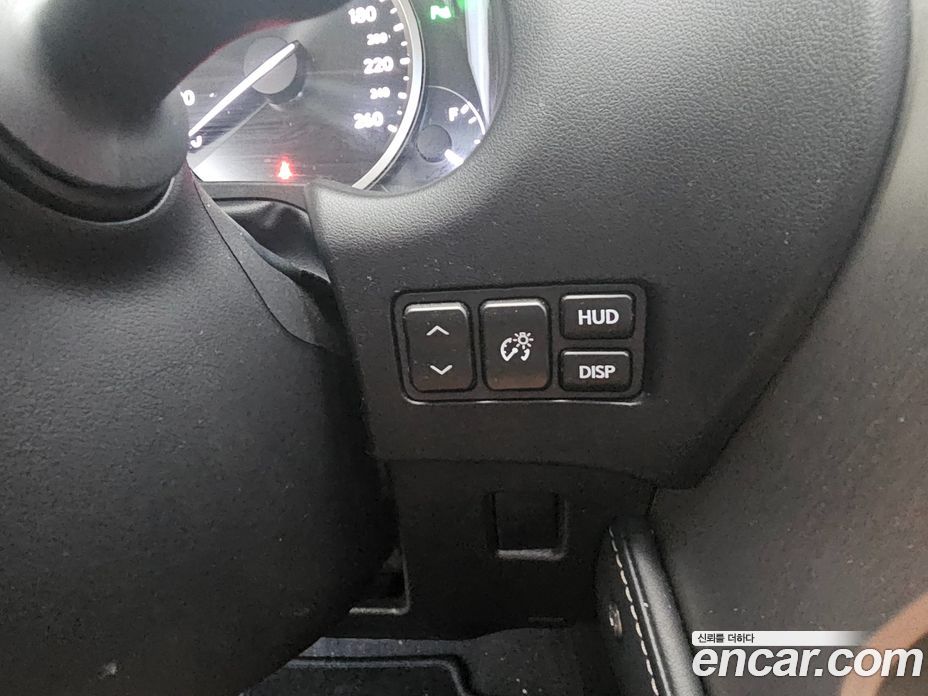 Lexus NX300h фото 16