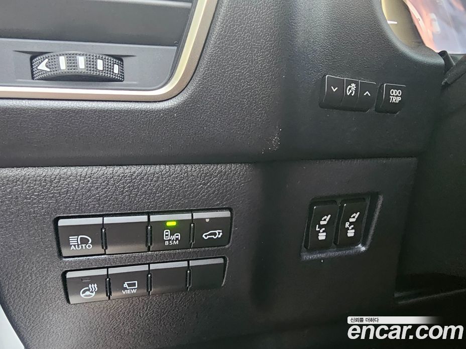 Lexus NX300h фото 17