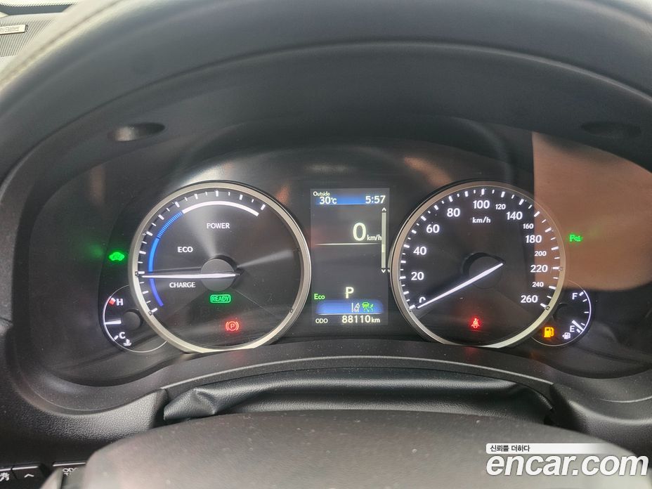 Lexus NX300h фото 18