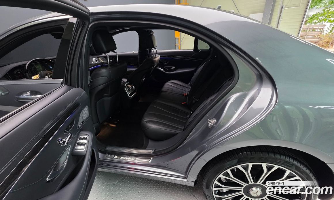Mercedes-Benz S-Class W222