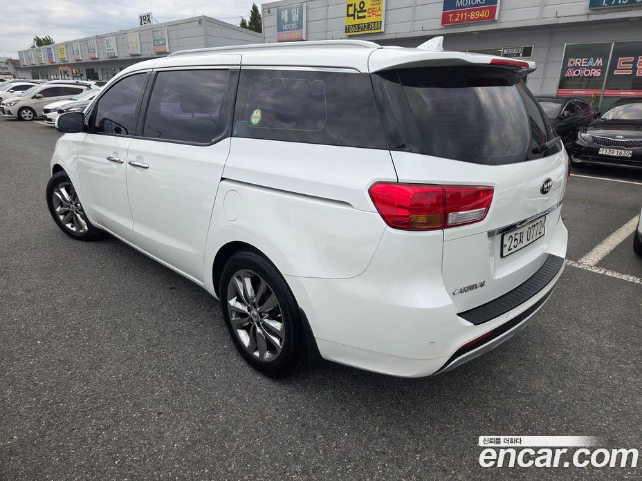 Kia Carnival 3rd Gen фото 4