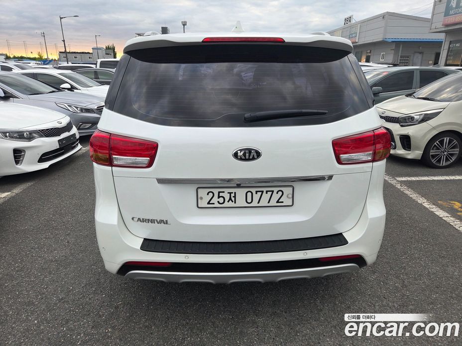 Kia Carnival 3rd Gen фото 5