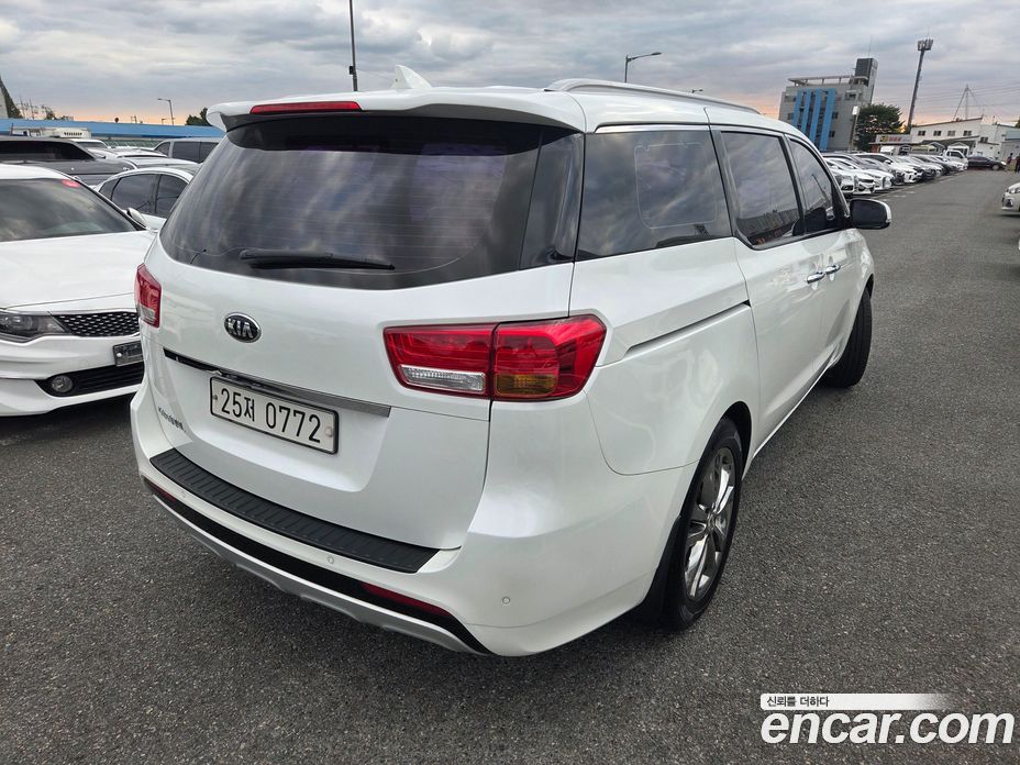 Kia Carnival 3rd Gen фото 6