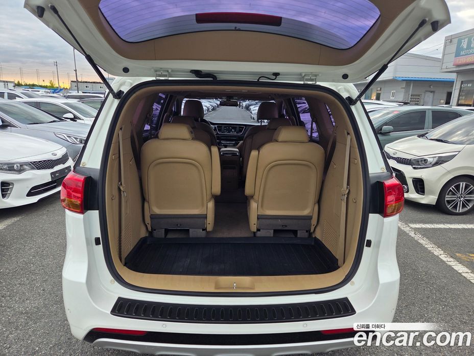 Kia Carnival 3rd Gen фото 7