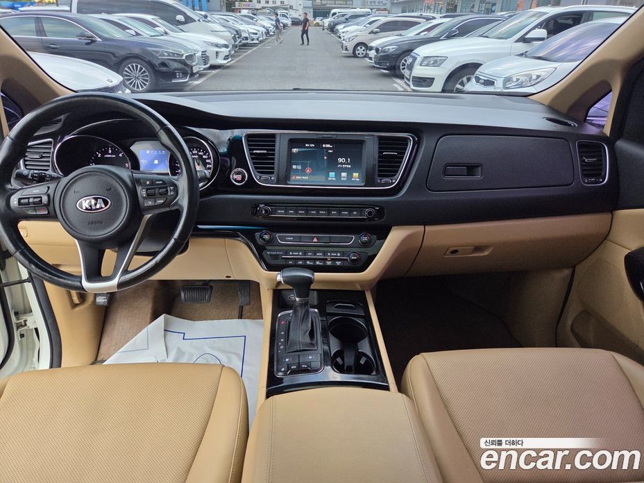 Kia Carnival 3rd Gen фото 11
