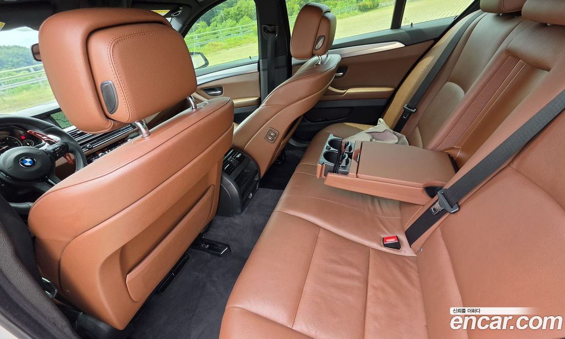 BMW 5-Series (F10) фото 4