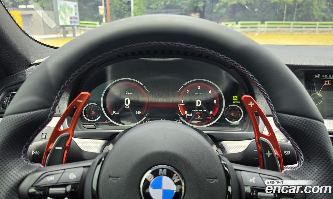 BMW 5-Series (F10) фото 6