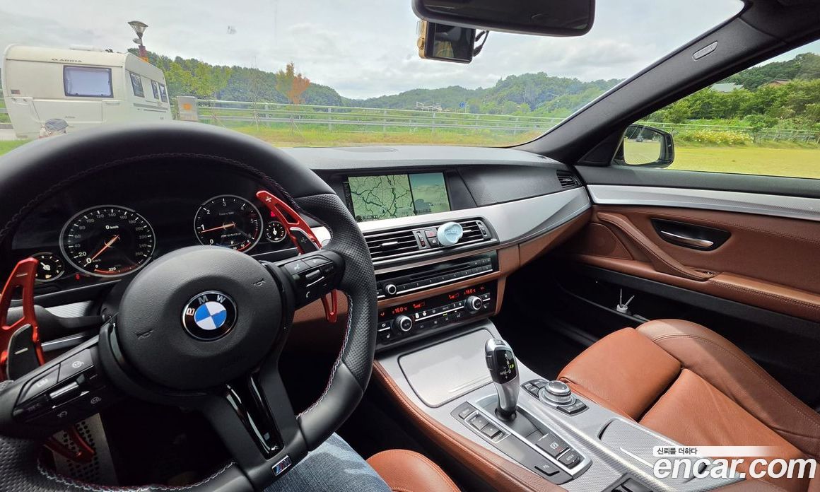 BMW 5-Series (F10) фото 9