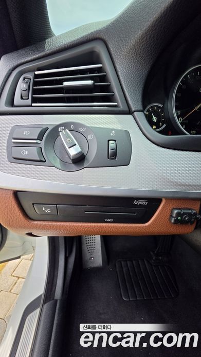 BMW 5-Series (F10) фото 13
