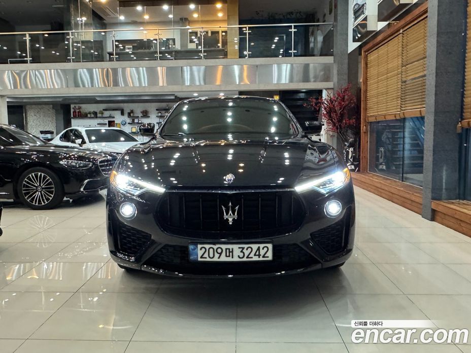 Maserati Levante фото 3