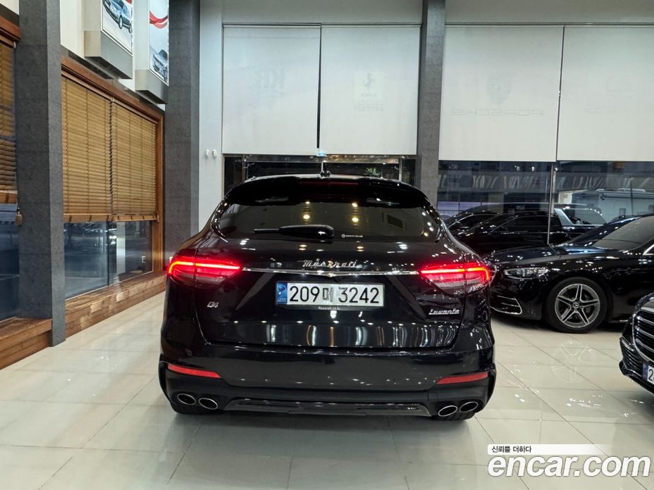 Maserati Levante фото 4