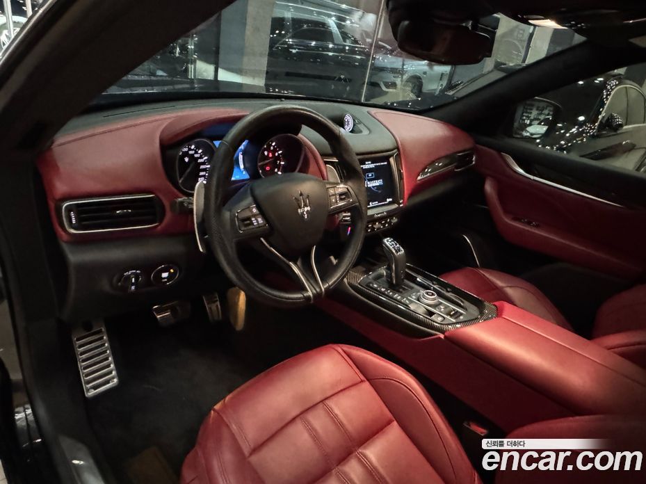 Maserati Levante фото 9