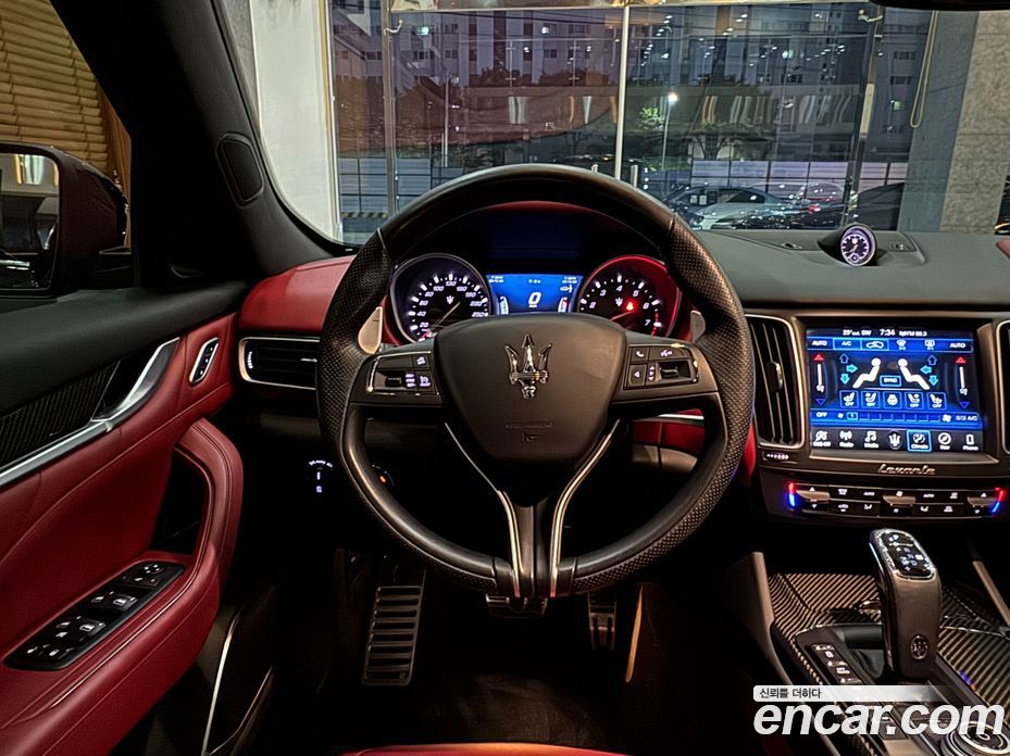 Maserati Levante фото 10