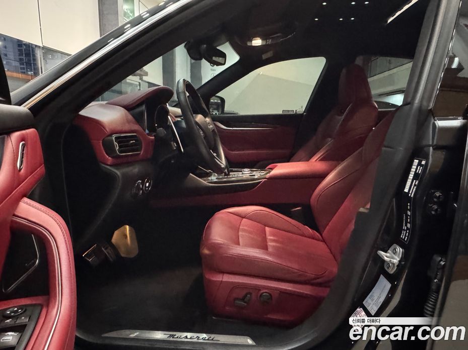 Maserati Levante фото 11