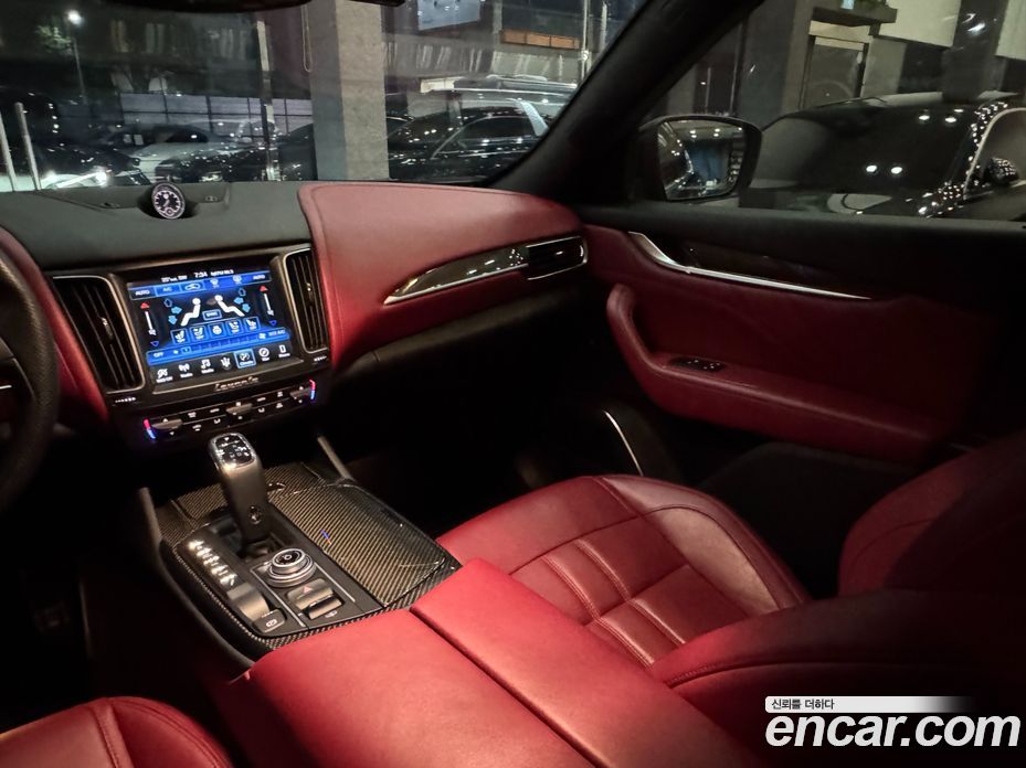 Maserati Levante фото 17