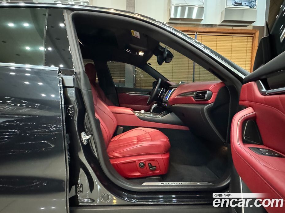 Maserati Levante фото 18