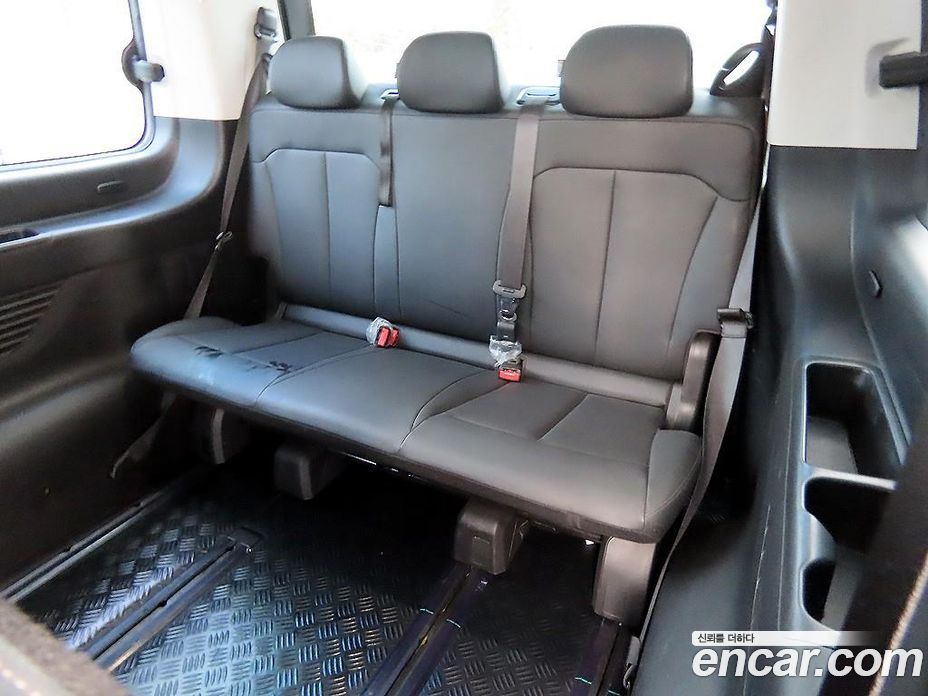 Hyundai Staria фото 8