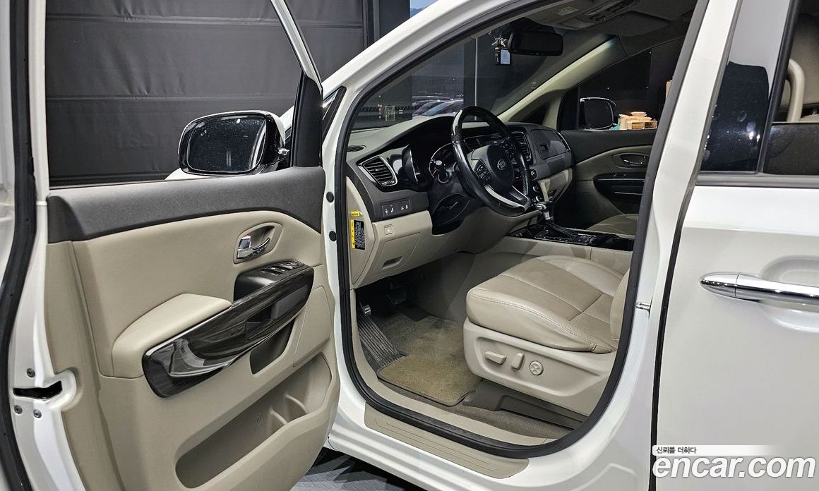 Kia Carnival 3rd Gen фото 10