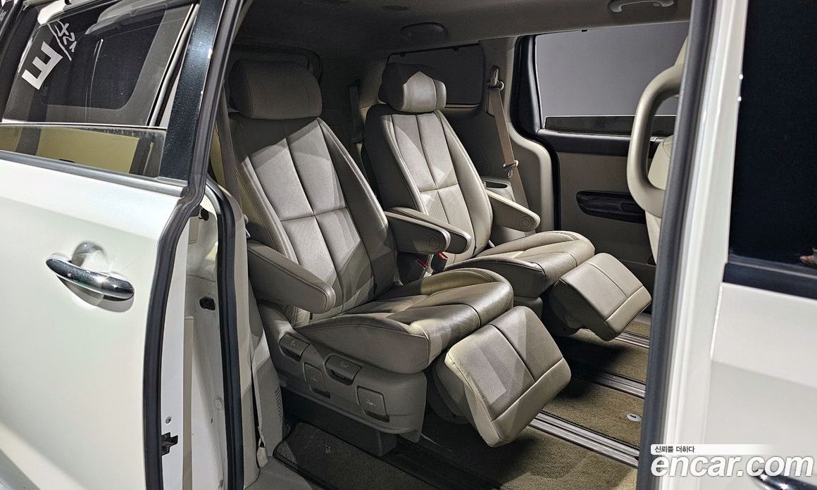 Kia Carnival 3rd Gen фото 12