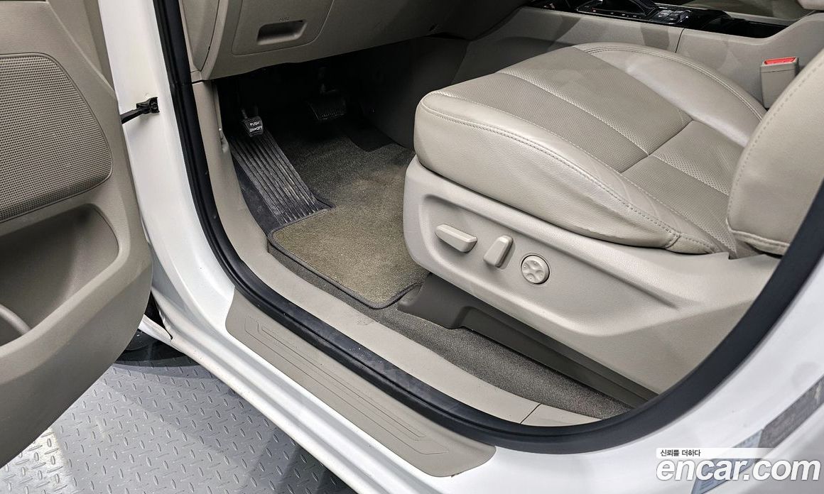 Kia Carnival 3rd Gen фото 16