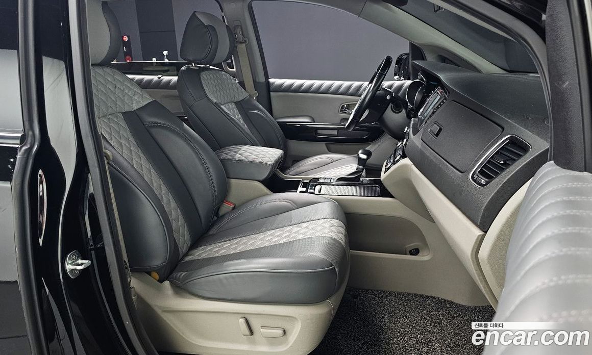 Kia Carnival 3rd Gen фото 10
