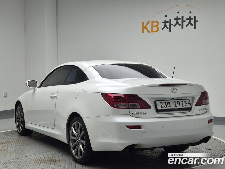 Lexus IS250 фото 2