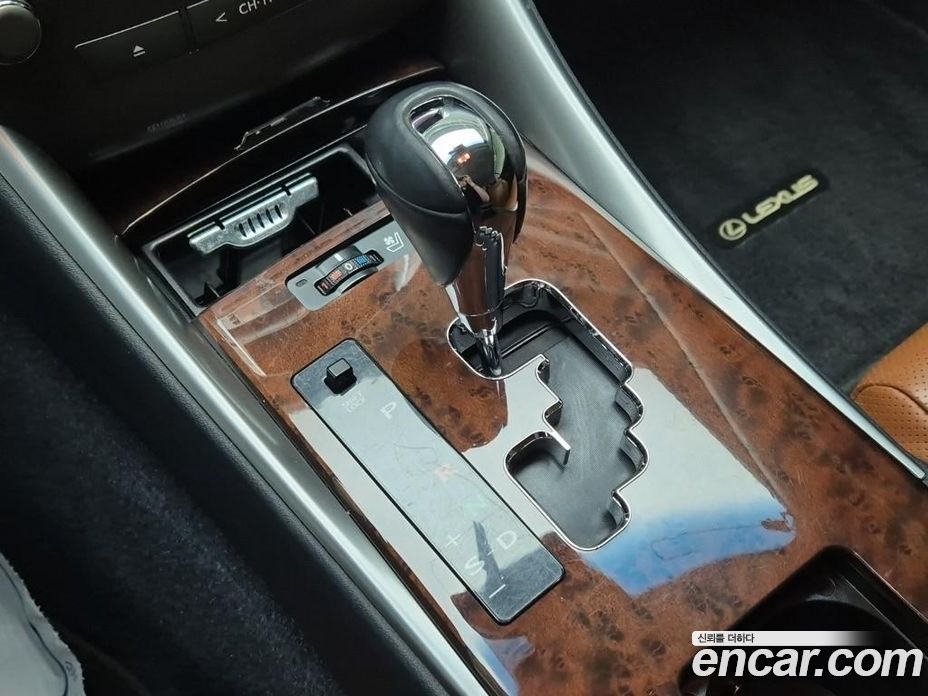 Lexus IS250 фото 8