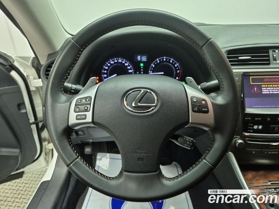 Lexus IS250 фото 9
