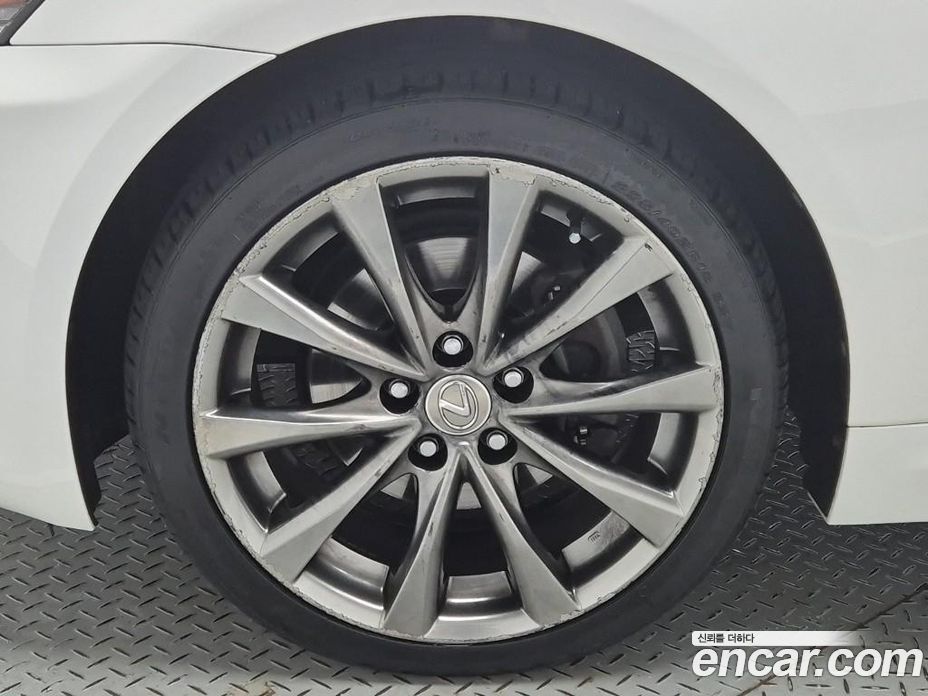 Lexus IS250 фото 19
